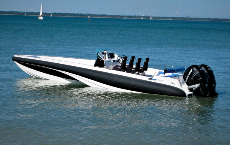 Bladerunner 35RIB In Water